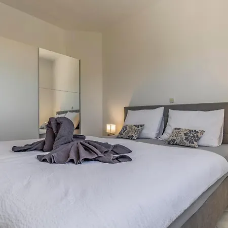 Apartman Rocco 1 *
